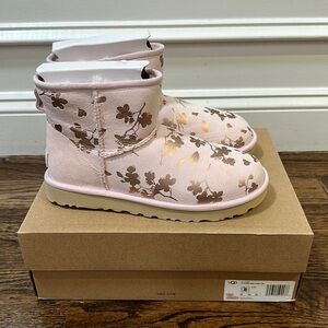 W classic mini floral foil boot